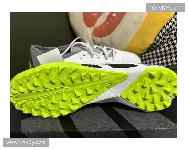 专业足球跑步鞋推荐提升运动表现适合不同需求的精选款式分析 专业足球跑步鞋推荐提升运动表现适合不同需求的精选款式分析